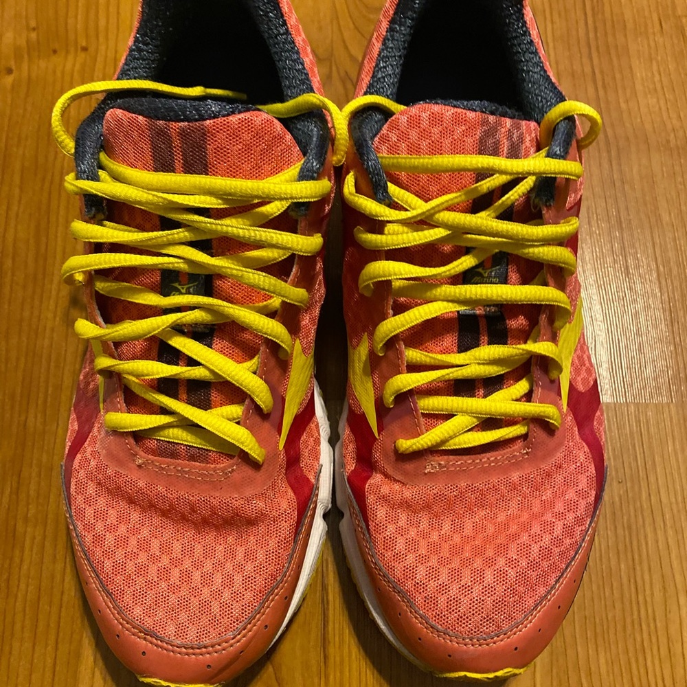 Mizuno Wave Riders - Picture 3 of 4